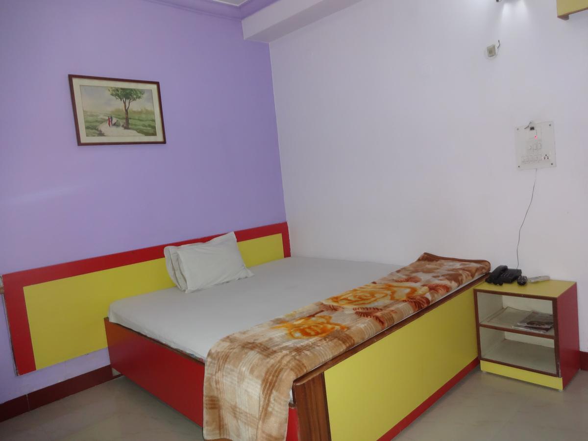 Hotel Tribhuvan 兰契 外观 照片